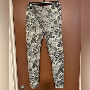 Maurices Green Floral/Camo Ultra High Rise Leggings Active Womens L EUC